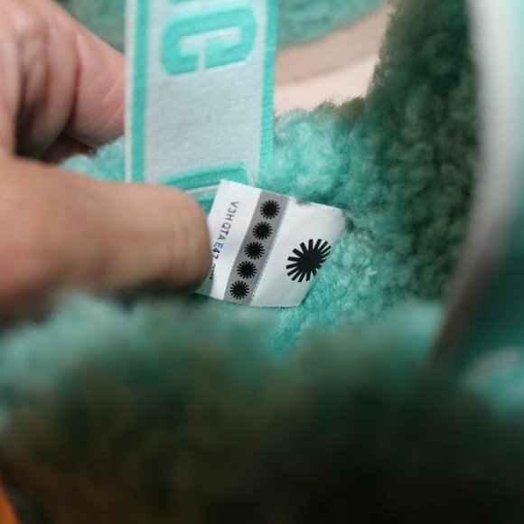 NIB UGG WOMEN'S FLUFFITA SHEARLING‎ SLIPPER SANDAS TIDE POOL GREEN - Picture 8 of 8